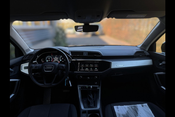 Audi Q3 45 TFSI e edition PHEV / CRUISE CONTROL / CARPLAY / CAMERA / GETINTE RAMEN / BTW / 4-SEIZOENENBANDEN / ECC