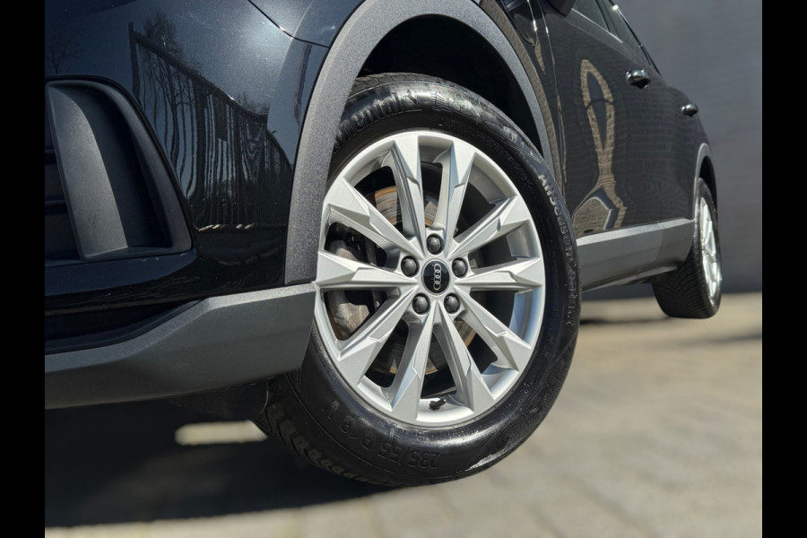 Audi Q3 45 TFSI e edition PHEV / CRUISE CONTROL / CARPLAY / CAMERA / GETINTE RAMEN / BTW / 4-SEIZOENENBANDEN / ECC