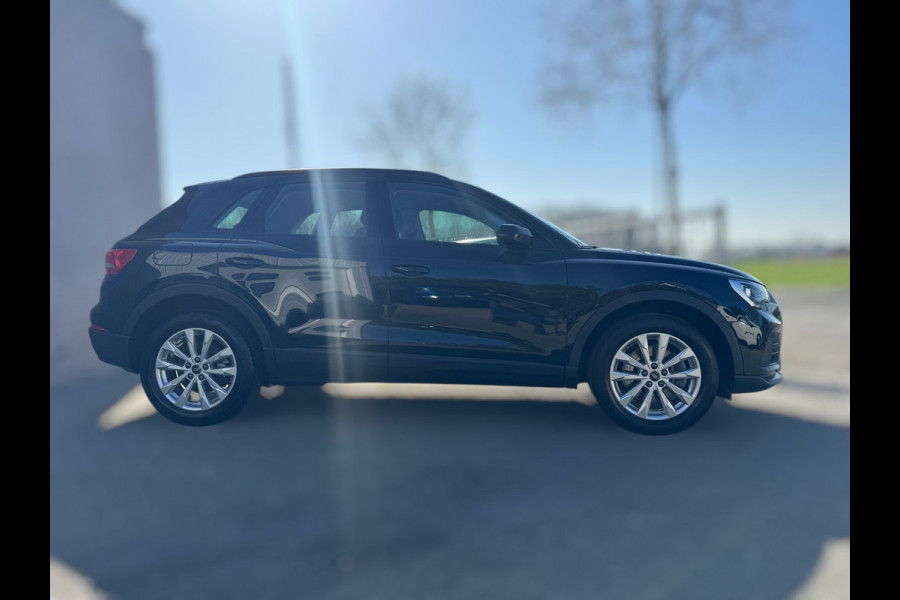 Audi Q3 45 TFSI e edition PHEV / CRUISE CONTROL / CARPLAY / CAMERA / GETINTE RAMEN / BTW / 4-SEIZOENENBANDEN / ECC