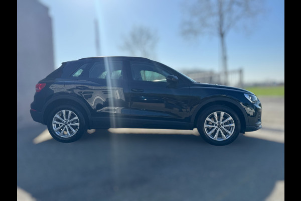 Audi Q3 45 TFSI e edition PHEV / CRUISE CONTROL / CARPLAY / CAMERA / GETINTE RAMEN / BTW / 4-SEIZOENENBANDEN / ECC