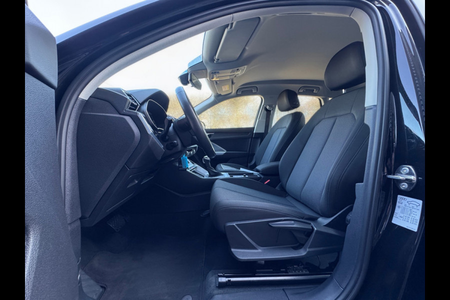 Audi Q3 45 TFSI e edition PHEV / CRUISE CONTROL / CARPLAY / CAMERA / GETINTE RAMEN / BTW / 4-SEIZOENENBANDEN / ECC