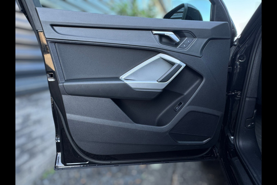 Audi Q3 45 TFSI e edition PHEV / CRUISE CONTROL / CARPLAY / CAMERA / GETINTE RAMEN / BTW / 4-SEIZOENENBANDEN / ECC