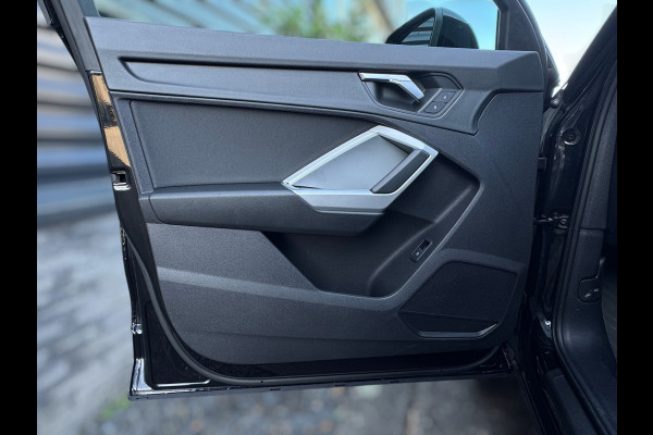 Audi Q3 45 TFSI e edition PHEV / CRUISE CONTROL / CARPLAY / CAMERA / GETINTE RAMEN / BTW / 4-SEIZOENENBANDEN / ECC