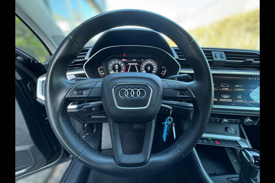 Audi Q3 45 TFSI e edition PHEV / CRUISE CONTROL / CARPLAY / CAMERA / GETINTE RAMEN / BTW / 4-SEIZOENENBANDEN / ECC
