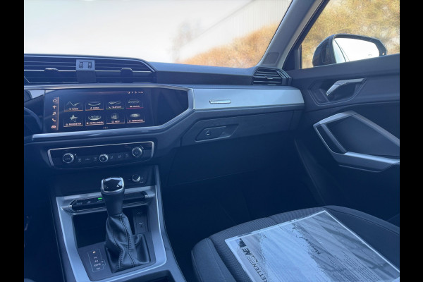 Audi Q3 45 TFSI e edition PHEV / CRUISE CONTROL / CARPLAY / CAMERA / GETINTE RAMEN / BTW / 4-SEIZOENENBANDEN / ECC