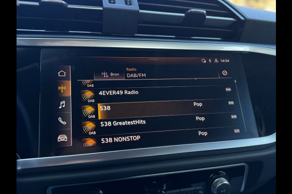 Audi Q3 45 TFSI e edition PHEV / CRUISE CONTROL / CARPLAY / CAMERA / GETINTE RAMEN / BTW / 4-SEIZOENENBANDEN / ECC