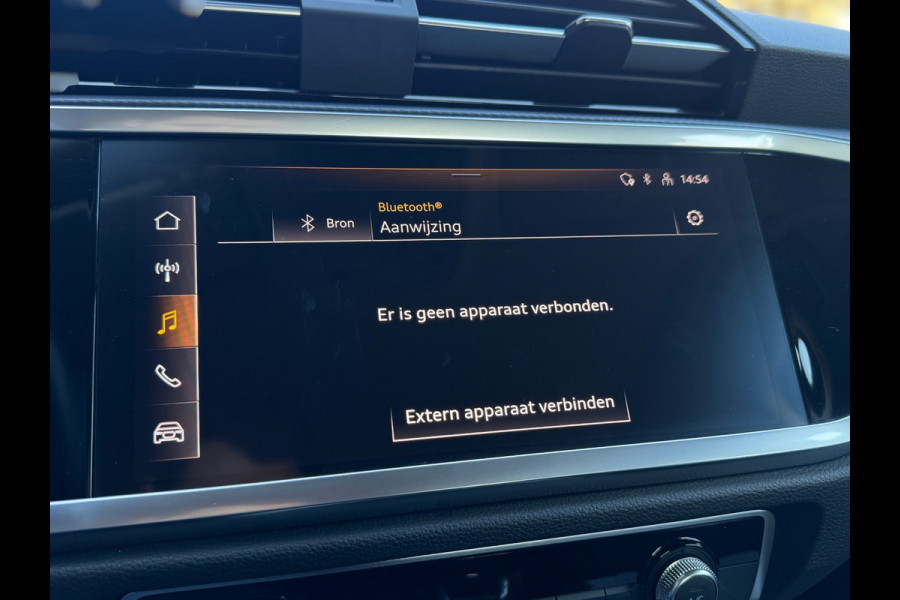 Audi Q3 45 TFSI e edition PHEV / CRUISE CONTROL / CARPLAY / CAMERA / GETINTE RAMEN / BTW / 4-SEIZOENENBANDEN / ECC