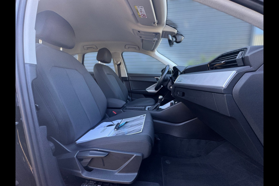 Audi Q3 45 TFSI e edition PHEV / CRUISE CONTROL / CARPLAY / CAMERA / GETINTE RAMEN / BTW / 4-SEIZOENENBANDEN / ECC