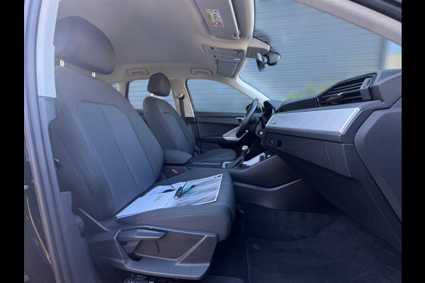 Audi Q3 45 TFSI e edition PHEV / CRUISE CONTROL / CARPLAY / CAMERA / GETINTE RAMEN / BTW / 4-SEIZOENENBANDEN / ECC