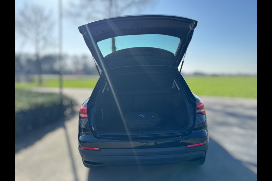 Audi Q3 45 TFSI e edition PHEV / CRUISE CONTROL / CARPLAY / CAMERA / GETINTE RAMEN / BTW / 4-SEIZOENENBANDEN / ECC