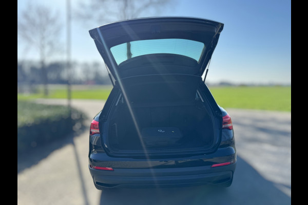 Audi Q3 45 TFSI e edition PHEV / CRUISE CONTROL / CARPLAY / CAMERA / GETINTE RAMEN / BTW / 4-SEIZOENENBANDEN / ECC