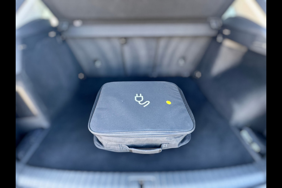 Audi Q3 45 TFSI e edition PHEV / CRUISE CONTROL / CARPLAY / CAMERA / GETINTE RAMEN / BTW / 4-SEIZOENENBANDEN / ECC