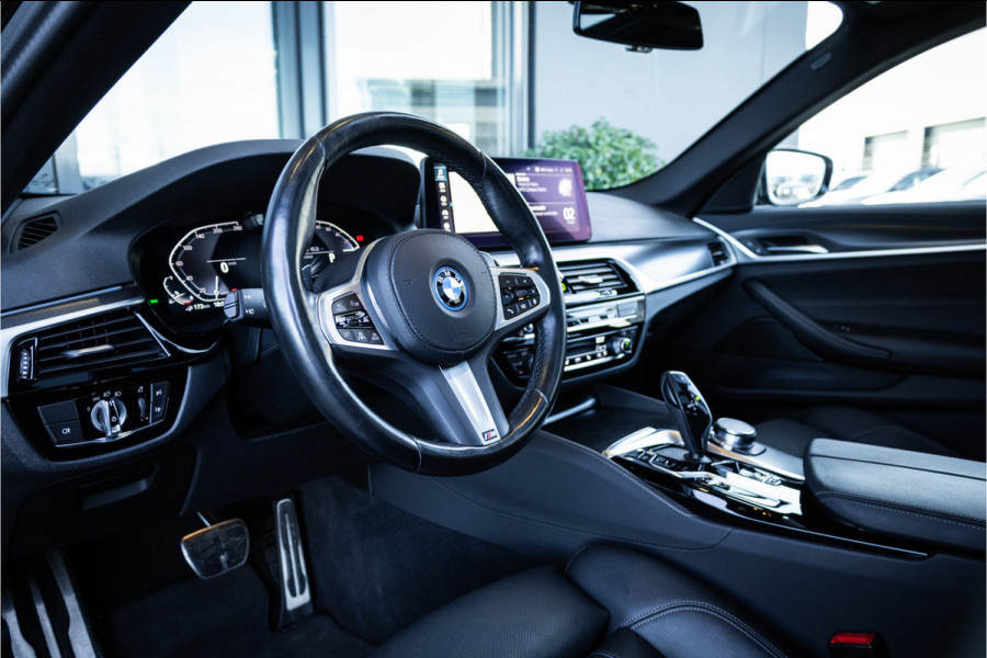 BMW 5 Serie Touring 530e Business Edition Plus - M Sport | Panorama | Elek. Trekhaak | Stoelverwarming