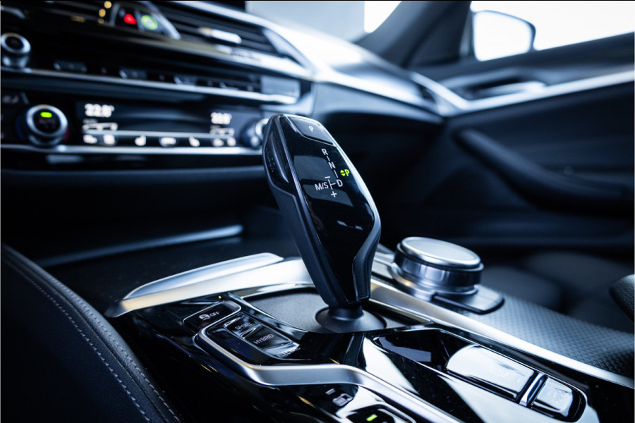 BMW 5 Serie Touring 530e Business Edition Plus - M Sport | Panorama | Elek. Trekhaak | Stoelverwarming