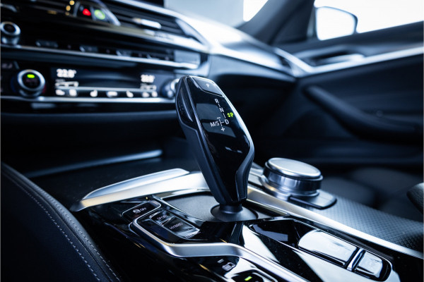 BMW 5 Serie Touring 530e Business Edition Plus - M Sport | Panorama | Elek. Trekhaak | Stoelverwarming