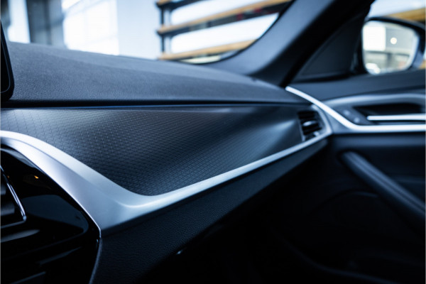 BMW 5 Serie Touring 530e Business Edition Plus - M Sport | Panorama | Elek. Trekhaak | Stoelverwarming