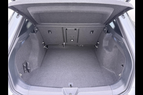 Volkswagen ID.4 GTX Advantage 4Motion 77 kWh VAN €32.900,- NU VOOR SLECHTS €29.877,- Uw LENTEVOORDEEL €3.023,-300PK | SOH 90% | WARMTEPOMP | 20 INCH | TREKHAK ELEKTRISCH UITKLAPBAAR | ACC CRUISE CONTROLE | STOEL + STUURWIELVERWARMING | MATRIX-LED-KOPLAMP (IQ.LIGHT) | RIJKLAAR GELEVERD MET 12 MND BOVAG GARANTIE