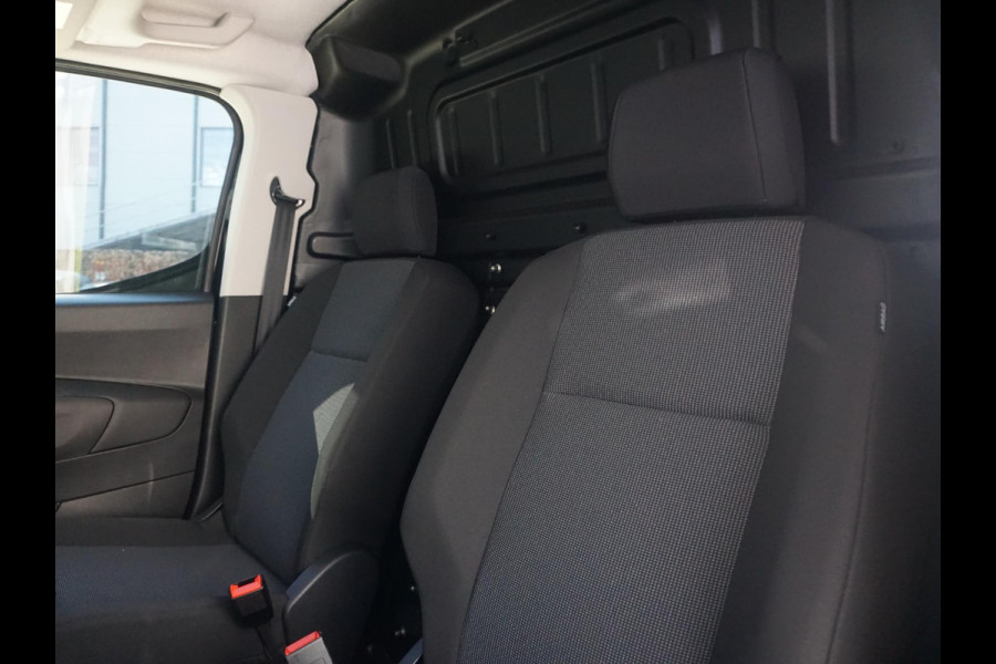 Opel Combo L1 102 Pk. | BPM-vrij | 15 km. | camera | Apple Carplay | betimmering | trekhaak | rijklaarprijs