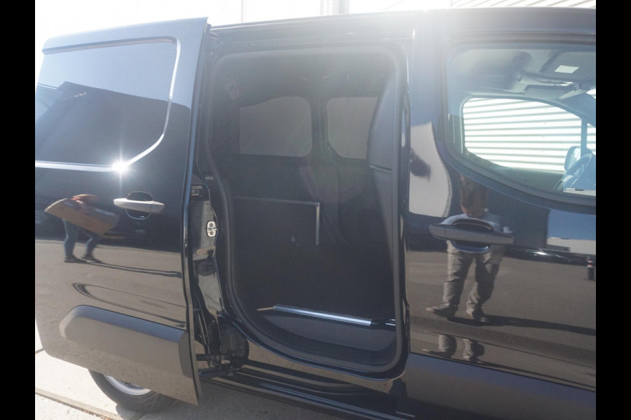 Opel Combo L1 102 Pk. | BPM-vrij | 15 km. | camera | Apple Carplay | betimmering | trekhaak | rijklaarprijs