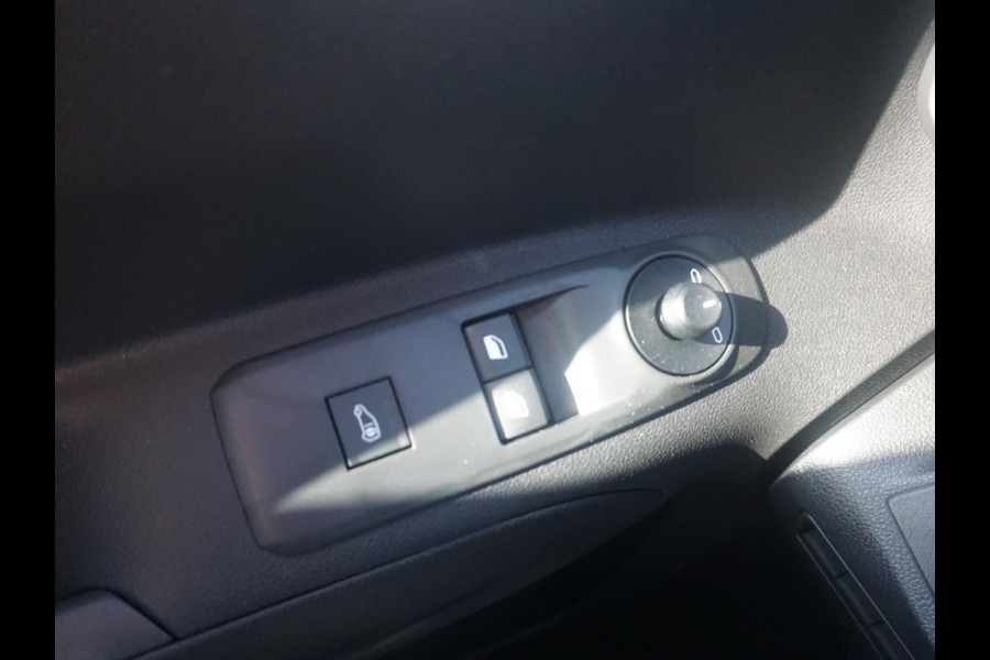 Opel Combo L1 102 Pk. | BPM-vrij | 15 km. | camera | Apple Carplay | betimmering | trekhaak | rijklaarprijs