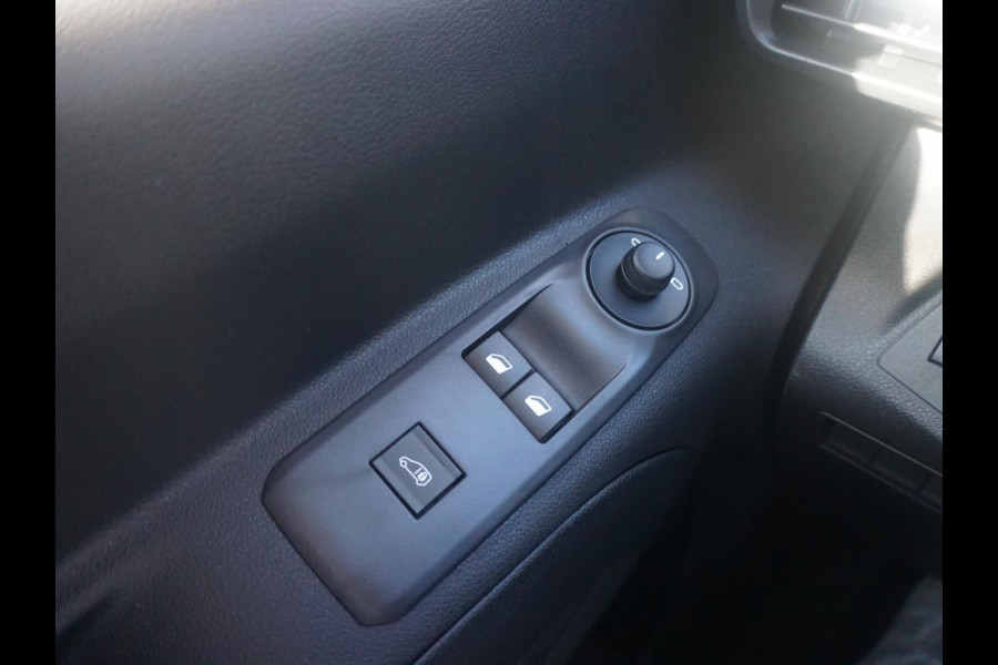 Opel Combo L1 102 Pk. | BPM-vrij | 15 km. | camera | Apple Carplay | betimmering | trekhaak | rijklaarprijs