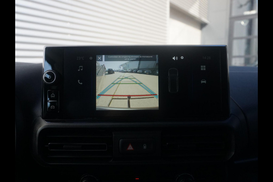 Opel Combo L1 102 Pk. | BPM-vrij | 15 km. | camera | Apple Carplay | betimmering | trekhaak | rijklaarprijs