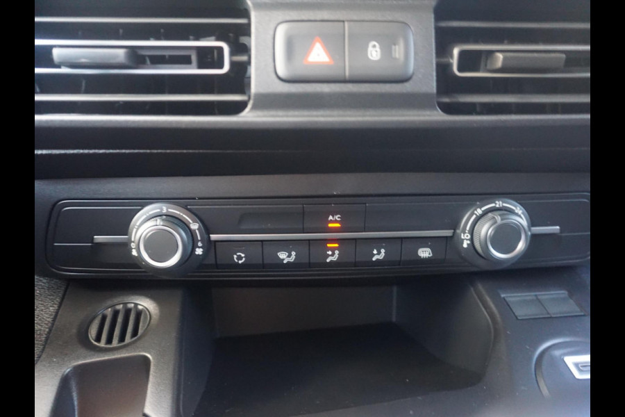 Opel Combo L1 102 Pk. | BPM-vrij | 15 km. | camera | Apple Carplay | betimmering | trekhaak | rijklaarprijs