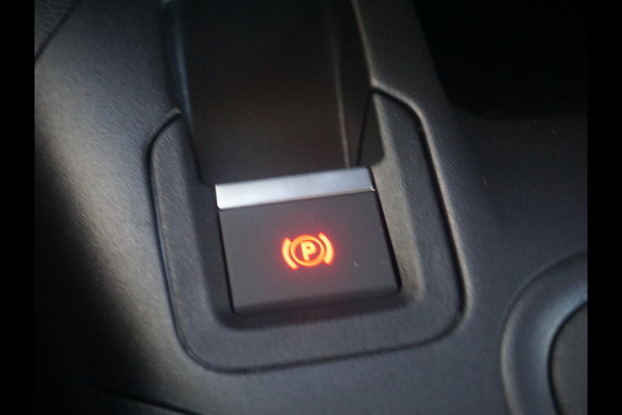 Opel Combo L1 102 Pk. | BPM-vrij | 15 km. | camera | Apple Carplay | betimmering | trekhaak | rijklaarprijs