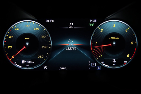 Mercedes-Benz GLC 220d 4MATIC / PANODAK / CAMERA / DODEHOEK / CARPLAY