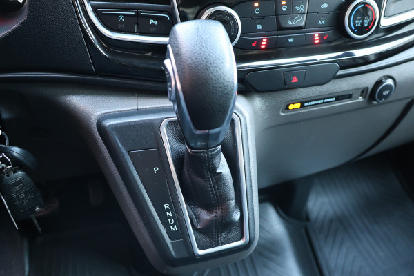 Ford Transit Custom 310 2.0 TDCI L2H1 Sport | L+R Schuifdeur | CarPlay | Bi-Xenon | Camera | Stoelverwarming | Standkachel | Dakdragers | Trekhaak | Nieuwe APK | 3-Zitter | Automaat