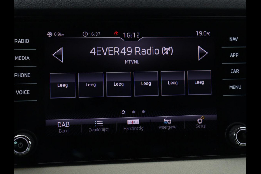 Škoda Karoq 1.5 TSI Style | Stoelverwarming | Virtual Cockpit | Adaptive cruise | Carplay | Achterbankverwarming | Navigatie | Keyless | Full LED | Parkeerhulp | Stuurverwarming |