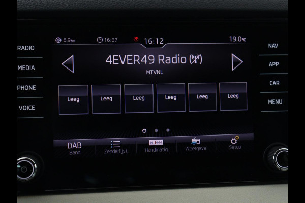 Škoda Karoq 1.5 TSI Style | Stoelverwarming | Virtual Cockpit | Adaptive cruise | Carplay | Achterbankverwarming | Navigatie | Keyless | Full LED | Parkeerhulp | Stuurverwarming |