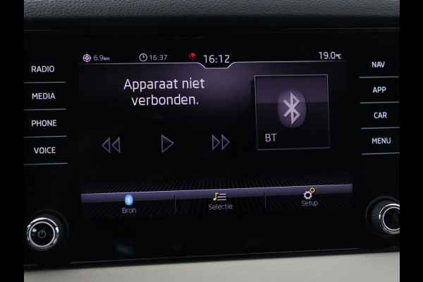 Škoda Karoq 1.5 TSI Style | Stoelverwarming | Virtual Cockpit | Adaptive cruise | Carplay | Achterbankverwarming | Navigatie | Keyless | Full LED | Parkeerhulp | Stuurverwarming |