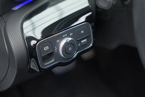 Mercedes-Benz A-Klasse 200 Launch Edition Premium Plus |Pano|Ambient|Carplay|AMG|