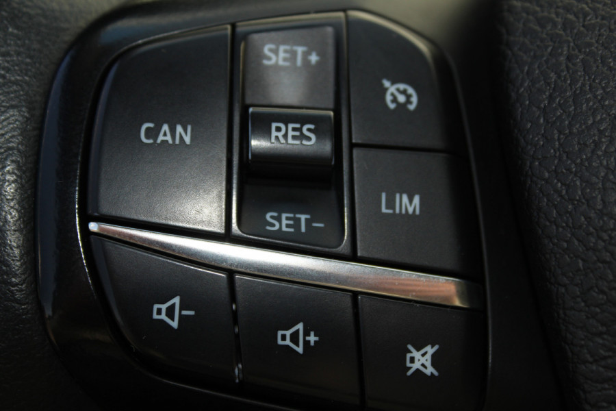 Ford Transit Custom 300 2.0 TDCI L1H1 Trend / AUTOMAAT ! Erg nette Ford Transit Custom automaat ! Airco, stoel- en voorraamverwarming, cruise control, parkeersensoren v+a, bijrijdersbank, beklede laadruimte etc.