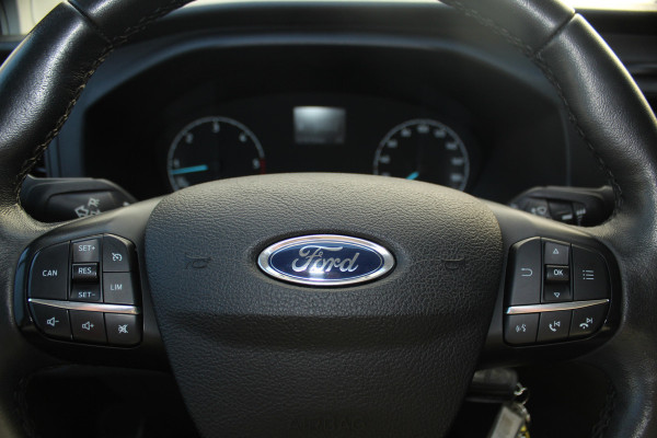 Ford Transit Custom 300 2.0 TDCI L1H1 Trend / AUTOMAAT ! Erg nette Ford Transit Custom automaat ! Airco, stoel- en voorraamverwarming, cruise control, parkeersensoren v+a, bijrijdersbank, beklede laadruimte etc.