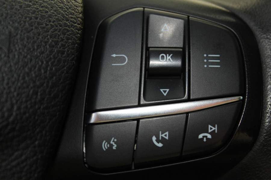 Ford Transit Custom 300 2.0 TDCI L1H1 Trend / AUTOMAAT ! Erg nette Ford Transit Custom automaat ! Airco, stoel- en voorraamverwarming, cruise control, parkeersensoren v+a, bijrijdersbank, beklede laadruimte etc.