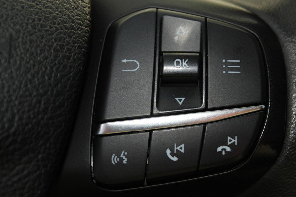 Ford Transit Custom 300 2.0 TDCI L1H1 Trend / AUTOMAAT ! Erg nette Ford Transit Custom automaat ! Airco, stoel- en voorraamverwarming, cruise control, parkeersensoren v+a, bijrijdersbank, beklede laadruimte etc.