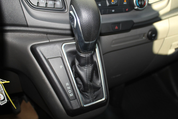 Ford Transit Custom 300 2.0 TDCI L1H1 Trend / AUTOMAAT ! Erg nette Ford Transit Custom automaat ! Airco, stoel- en voorraamverwarming, cruise control, parkeersensoren v+a, bijrijdersbank, beklede laadruimte etc.
