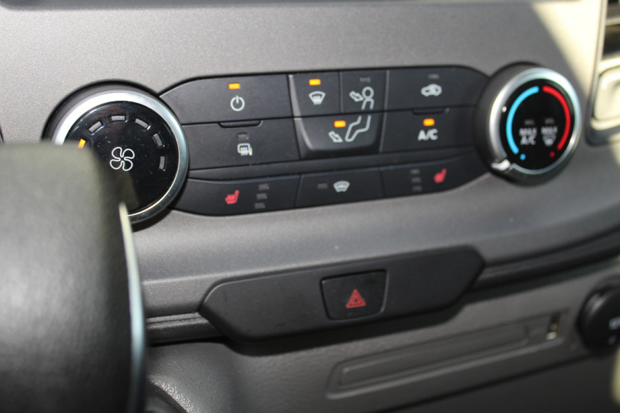 Ford Transit Custom 300 2.0 TDCI L1H1 Trend / AUTOMAAT ! Erg nette Ford Transit Custom automaat ! Airco, stoel- en voorraamverwarming, cruise control, parkeersensoren v+a, bijrijdersbank, beklede laadruimte etc.