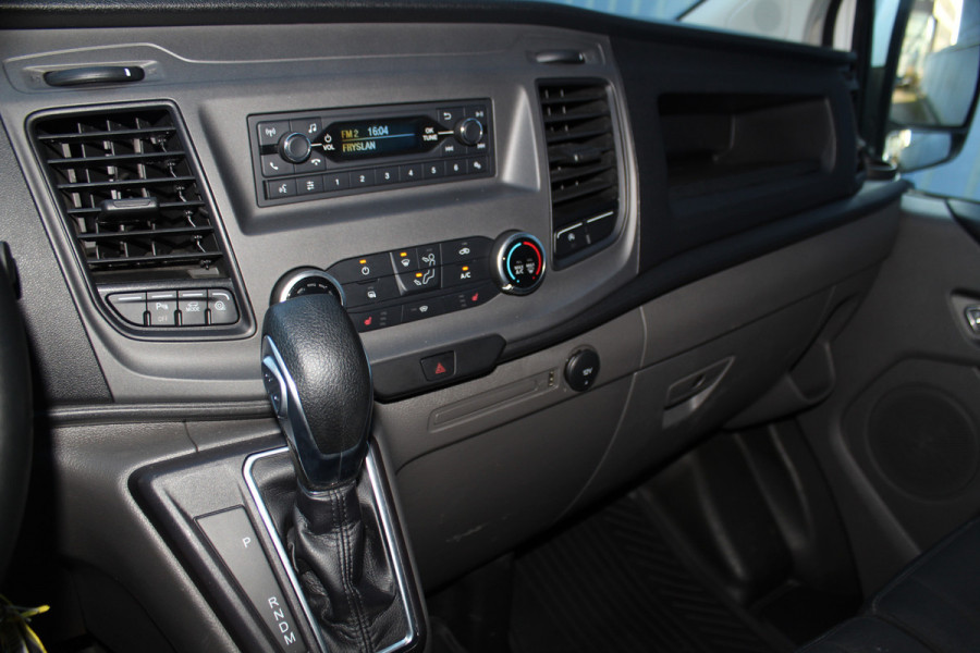 Ford Transit Custom 300 2.0 TDCI L1H1 Trend / AUTOMAAT ! Erg nette Ford Transit Custom automaat ! Airco, stoel- en voorraamverwarming, cruise control, parkeersensoren v+a, bijrijdersbank, beklede laadruimte etc.