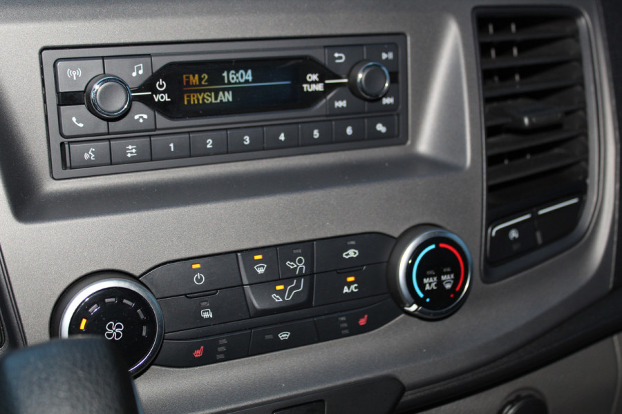 Ford Transit Custom 300 2.0 TDCI L1H1 Trend / AUTOMAAT ! Erg nette Ford Transit Custom automaat ! Airco, stoel- en voorraamverwarming, cruise control, parkeersensoren v+a, bijrijdersbank, beklede laadruimte etc.