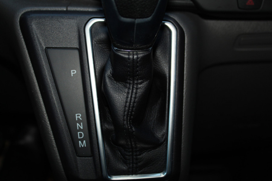 Ford Transit Custom 300 2.0 TDCI L1H1 Trend / AUTOMAAT ! Erg nette Ford Transit Custom automaat ! Airco, stoel- en voorraamverwarming, cruise control, parkeersensoren v+a, bijrijdersbank, beklede laadruimte etc.