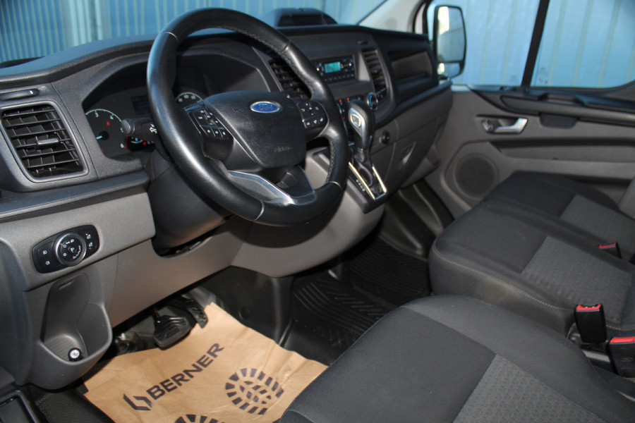 Ford Transit Custom 300 2.0 TDCI L1H1 Trend / AUTOMAAT ! Erg nette Ford Transit Custom automaat ! Airco, stoel- en voorraamverwarming, cruise control, parkeersensoren v+a, bijrijdersbank, beklede laadruimte etc.