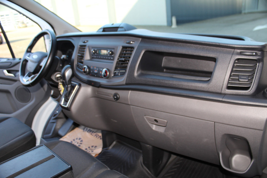 Ford Transit Custom 300 2.0 TDCI L1H1 Trend / AUTOMAAT ! Erg nette Ford Transit Custom automaat ! Airco, stoel- en voorraamverwarming, cruise control, parkeersensoren v+a, bijrijdersbank, beklede laadruimte etc.