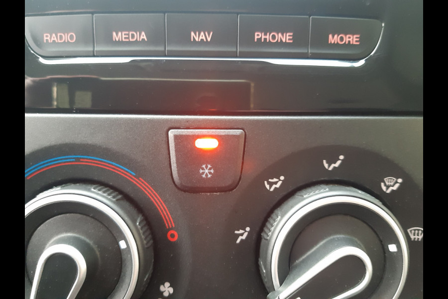 Peugeot Boxer 2.2 BlueHDi 140 Pk - 103 Kw L2/H2 Airco Navi Cruise Control