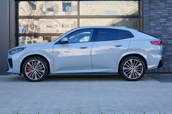 BMW X2 sDrive20i M-Sport | NIEUWSTAAT! | BTW | PANO | HUD | ELEK TREKHAAK | CAMERA ACHTER | SHADOW LINE |