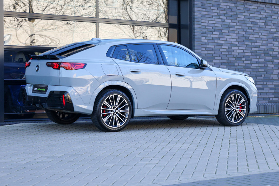 BMW X2 sDrive20i M-Sport | NIEUWSTAAT! | BTW | PANO | HUD | ELEK TREKHAAK | CAMERA ACHTER | SHADOW LINE |
