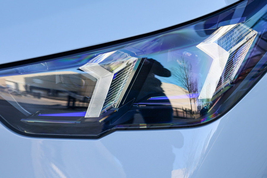 BMW X2 sDrive20i M-Sport | NIEUWSTAAT! | BTW | PANO | HUD | ELEK TREKHAAK | CAMERA ACHTER | SHADOW LINE |