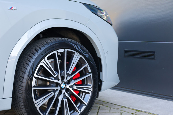 BMW X2 sDrive20i M-Sport | NIEUWSTAAT! | BTW | PANO | HUD | ELEK TREKHAAK | CAMERA ACHTER | SHADOW LINE |